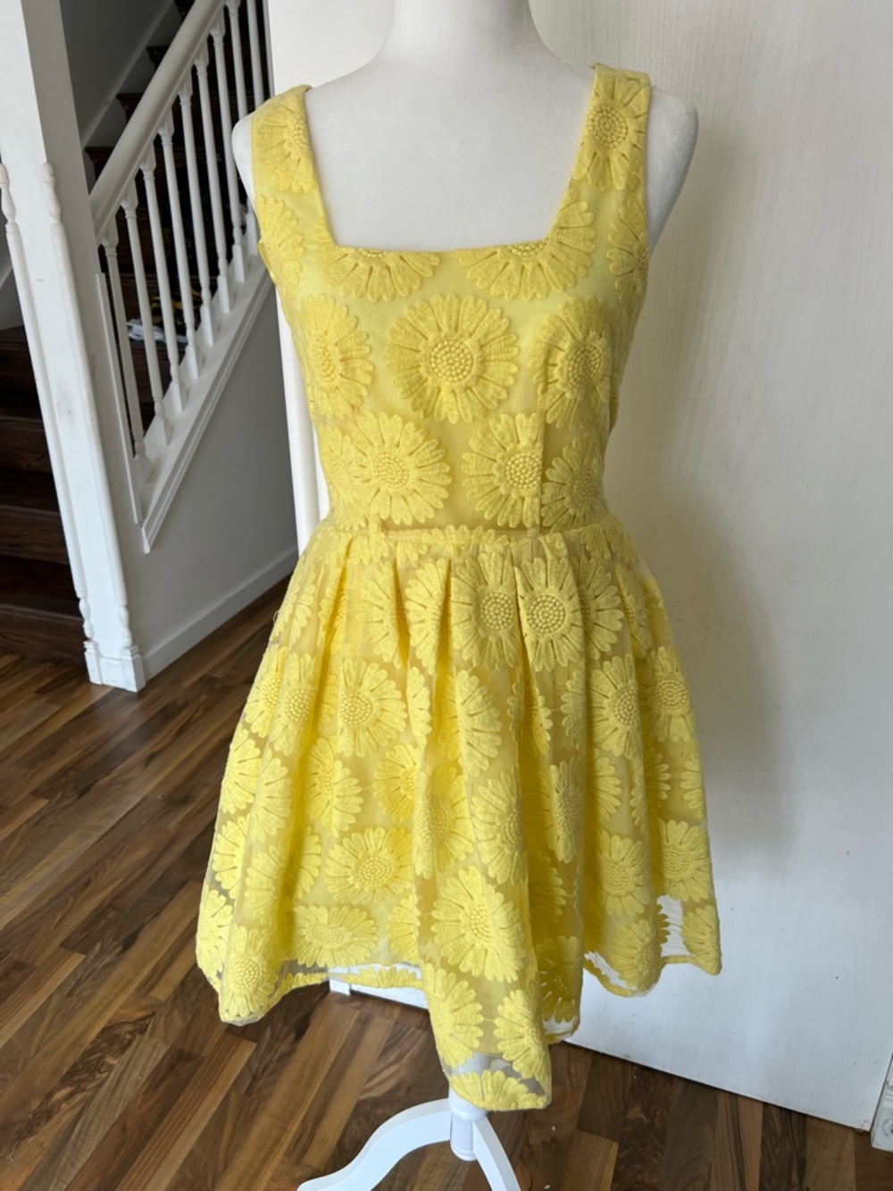 ASOS Bright Yellow Embroidered Daisies fit & flare sleeveless Dress, 6 (us), EUC